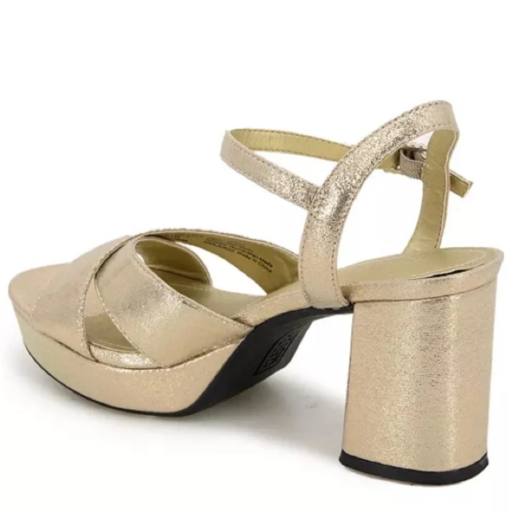 Reaction Kenneth Cole step out